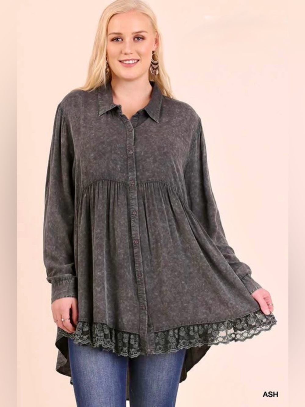 Umgee Boutique Washed Black Ash High low Button-up Tunic with Lace detail GUC XL